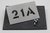 Hausnummernschild aus Edelstahl mit Schieferplatte